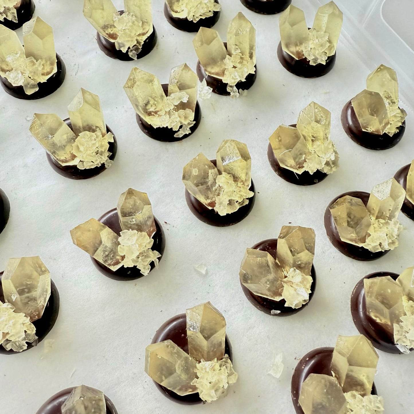 鉱物ショコラ 4粒　BG　［期間限定］